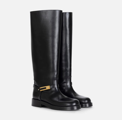 Leather boots with jewel buckle
