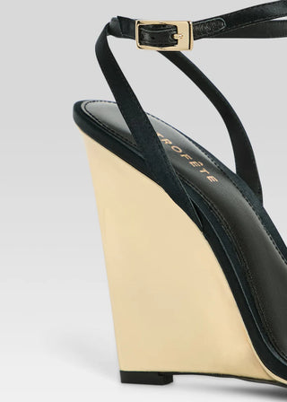 Nelly Wedge