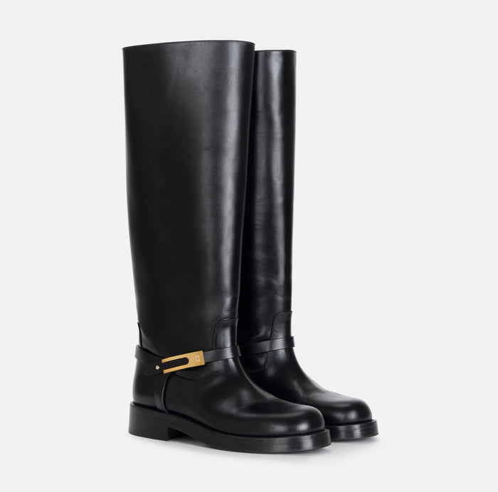 Leather boots with jewel buckle